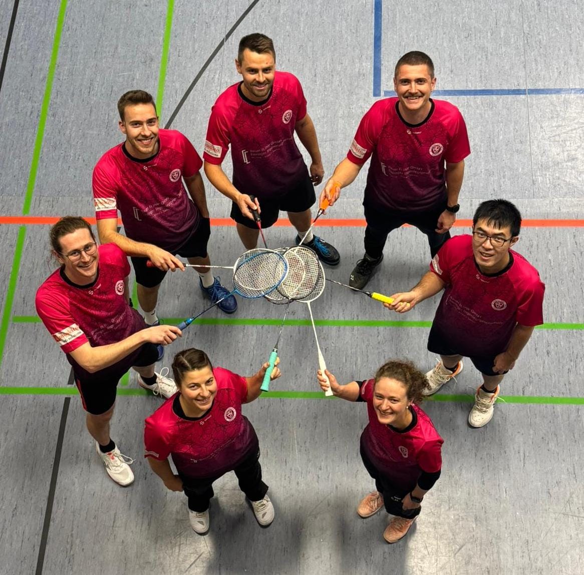 Mit neuen Trikots am Start