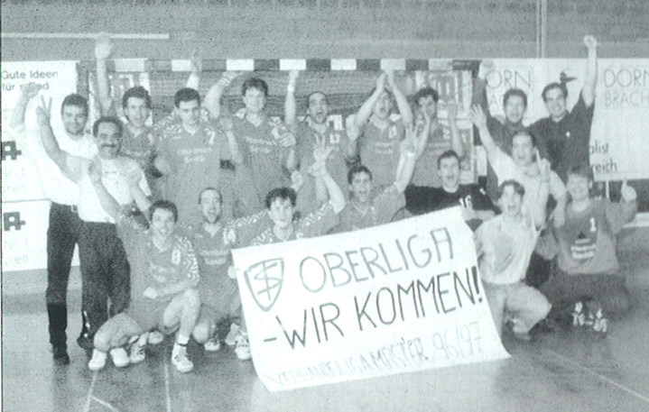 1997 - Über den Umkleiden der TSV-Halle entsteht ein Gymnastikraum