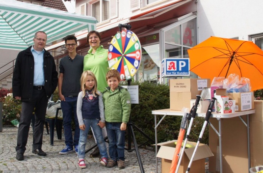 Luftballonwettbewerb und Glücksrad bringen dem TSV Bargeld-Glück